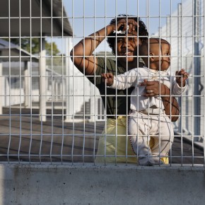 La France légalise l’enfermement des enfants derrière les barbelés La France légalise l’enfermement des enfants derrière les barbelés